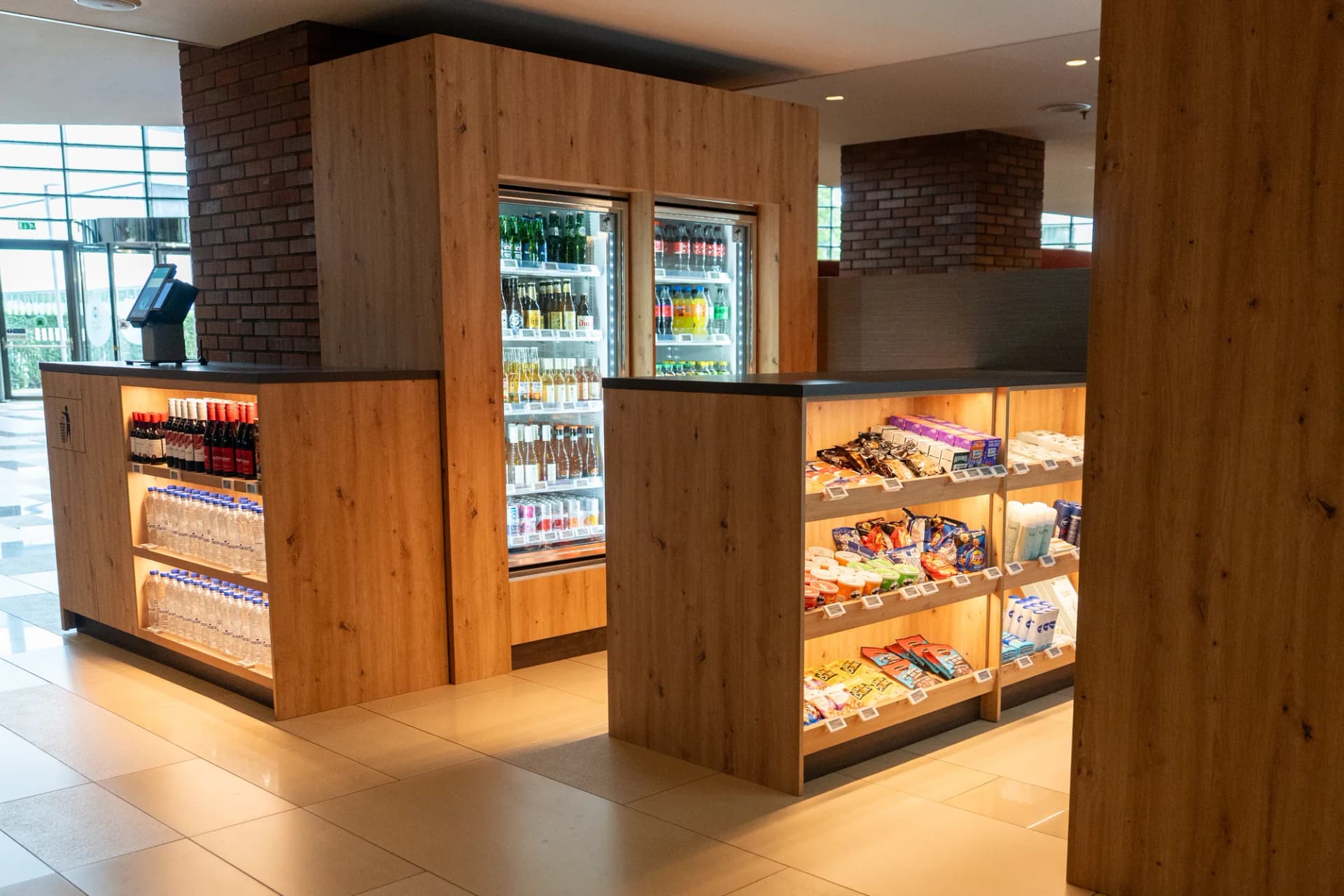 Hyatt Place — Hoofddorp, smart store for hotels