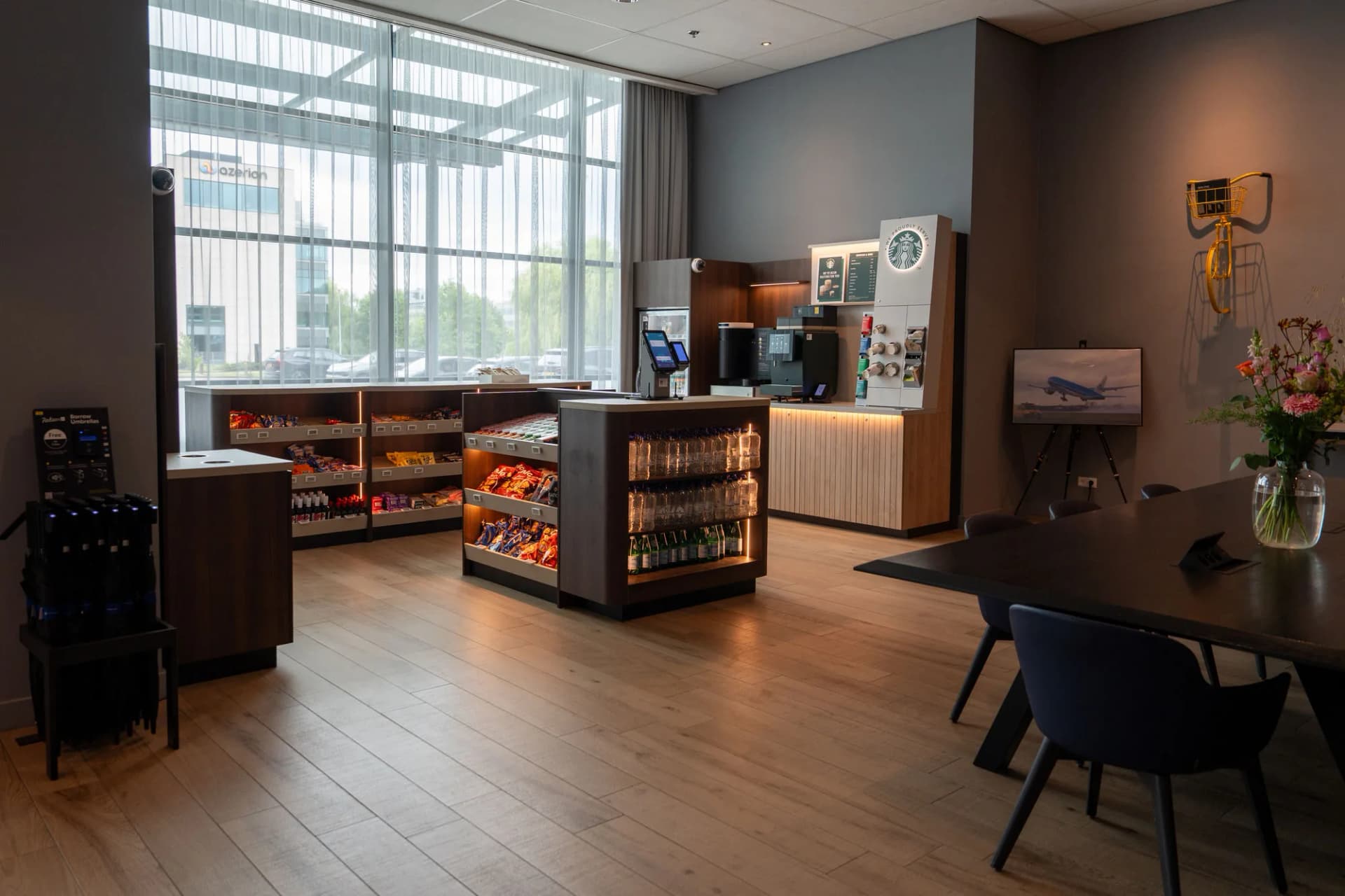 Radisson Blu Airport — Schiphol, 24/7 hotel store